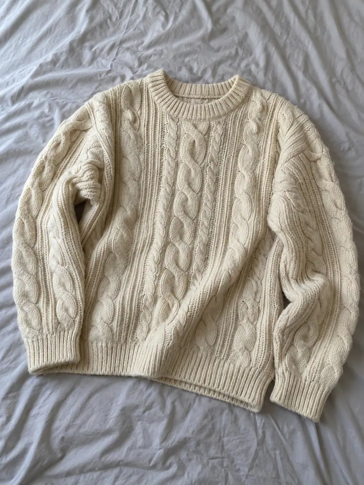 Cremefarbener Zopfpullover